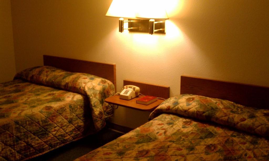 Colorado River Value Inn Bullhead City Chambre photo